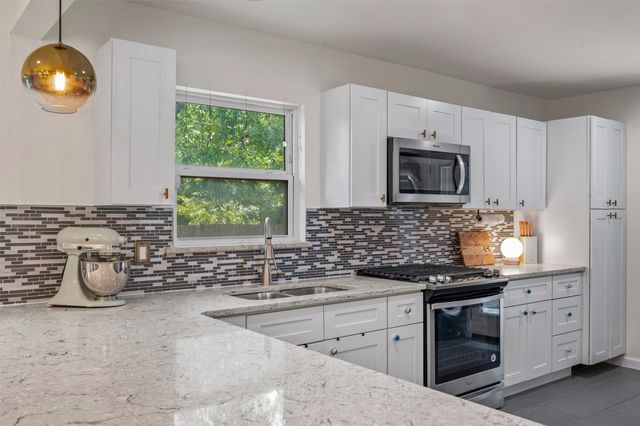 10846 Sharondale Drive, Dallas, TX 75228