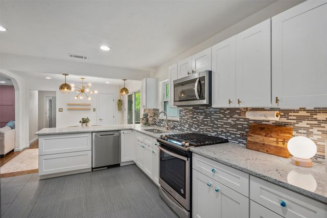 10846 Sharondale Drive, Dallas, TX 75228