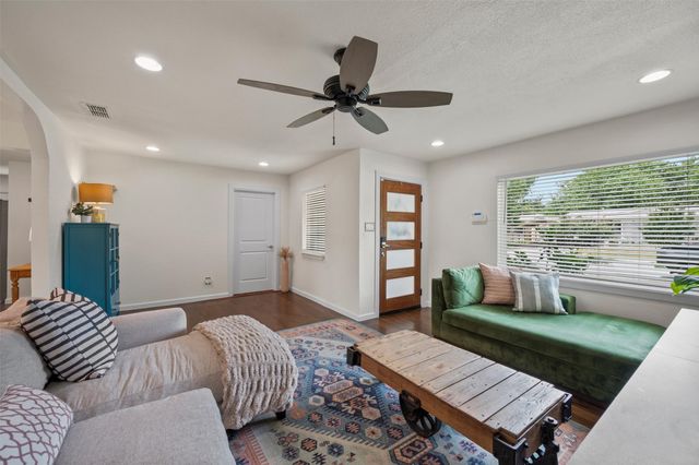 10846 Sharondale Drive, Dallas, TX 75228