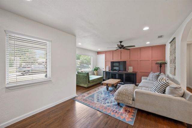 10846 Sharondale Drive, Dallas, TX 75228