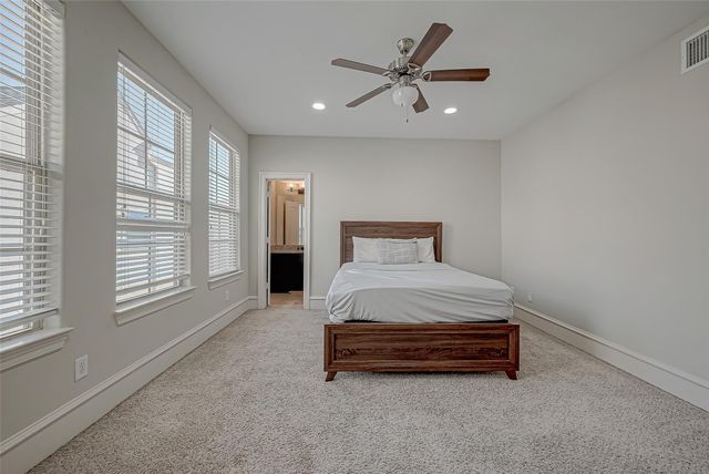 5226 Kiam Street 1002, Houston, TX 77007