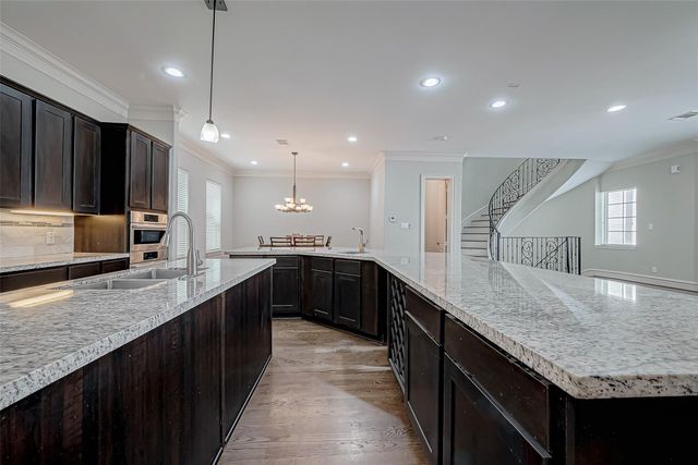 5226 Kiam Street 1002, Houston, TX 77007