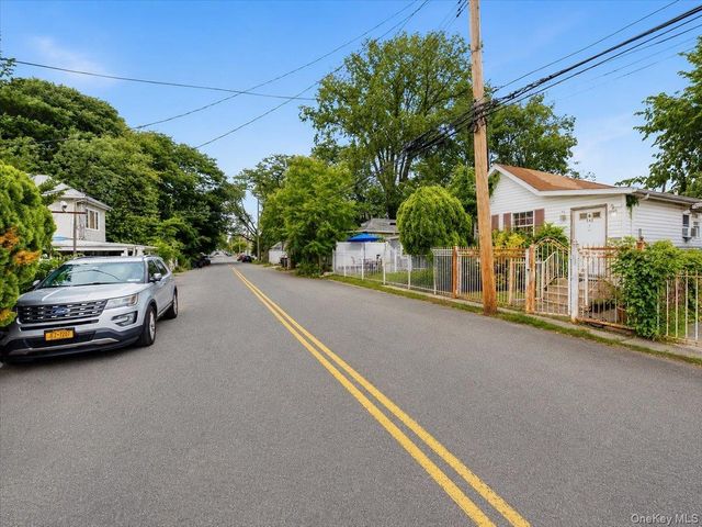 1202 Harding Park, Bronx, NY 10473