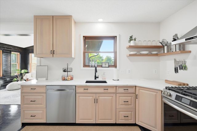 20955 Jamestown Avenue, Lakeville, MN 55044