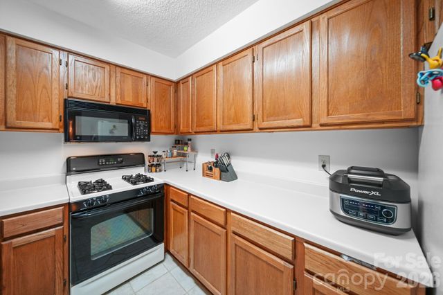 6049 Green Forest Drive, Charlotte, NC 28212