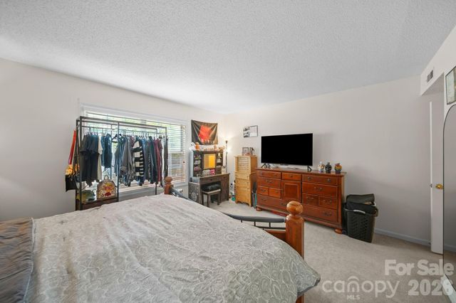 6049 Green Forest Drive, Charlotte, NC 28212