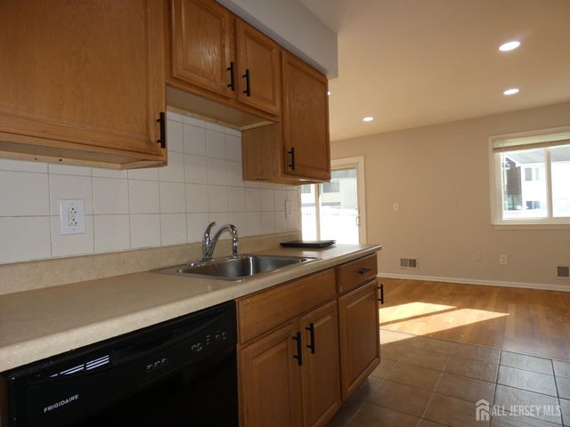 4-H Quincy Circle, South Brunswick, NJ 08810