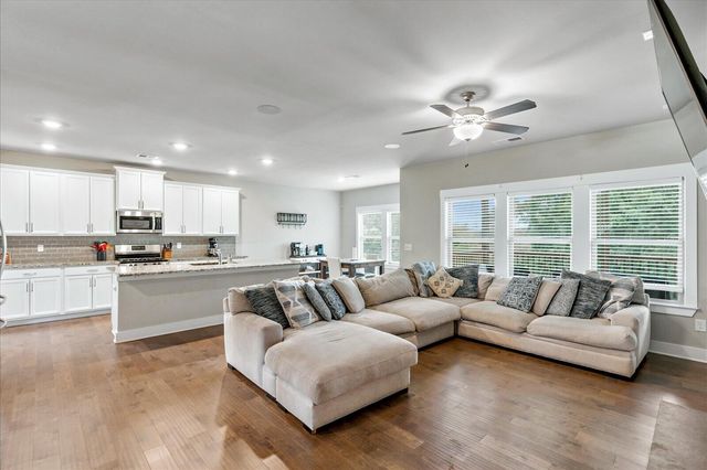 9876 Haven Port Lane, Ooltewah, TN 37363