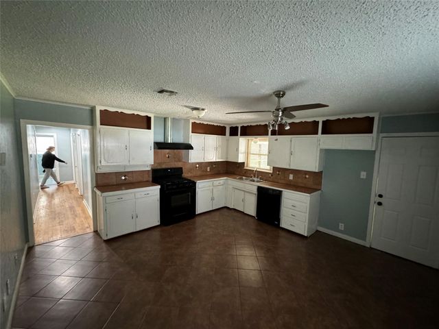 5000 Jerri Lane, Haltom City, TX 76117