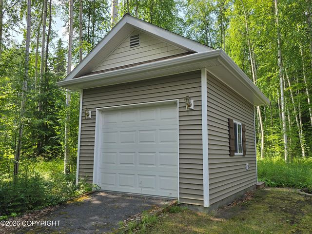 665 Kentshire Drive, Fairbanks, AK 99709