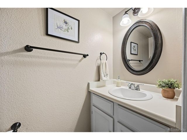 562 Arden Cir, Highlands Ranch, CO 80126
