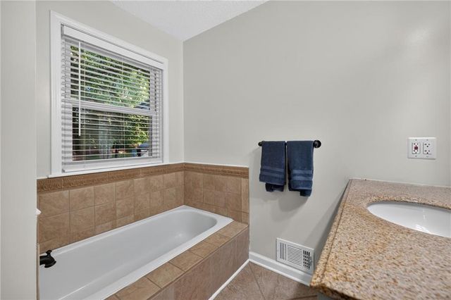 94 Deer Creek Trail, Hoschton, GA 30548