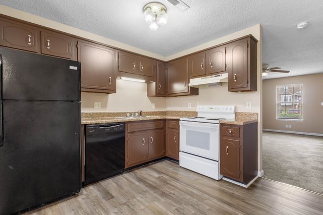 2450 Caroline Dr, Clarksville, TN 37042
