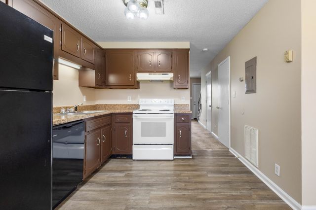 2450 Caroline Dr, Clarksville, TN 37042