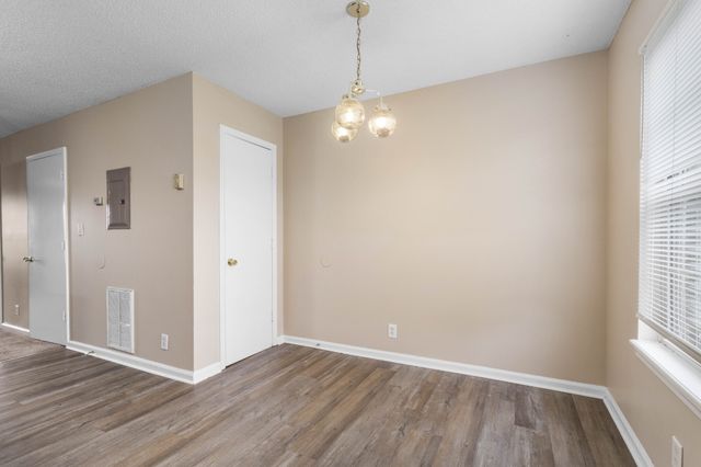 2450 Caroline Dr, Clarksville, TN 37042