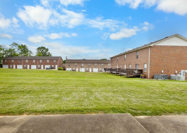 2450 Caroline Dr, Clarksville, TN 37042