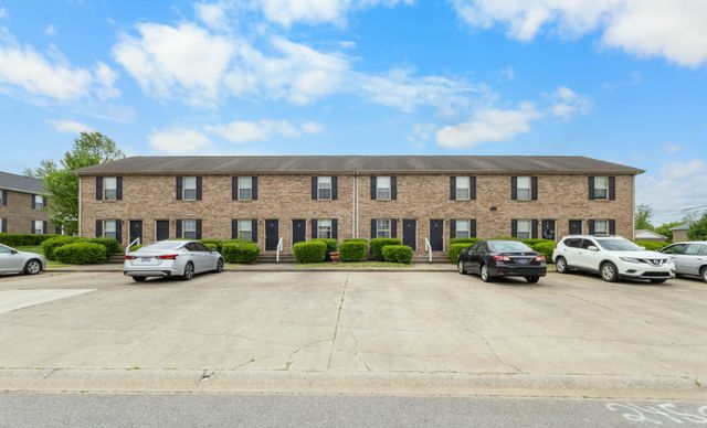 2450 Caroline Dr, Clarksville, TN 37042