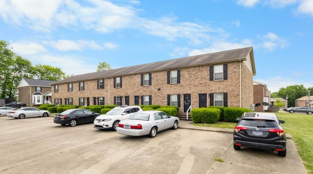 2450 Caroline Dr, Clarksville, TN 37042