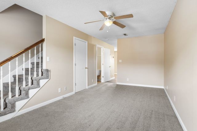2450 Caroline Dr, Clarksville, TN 37042