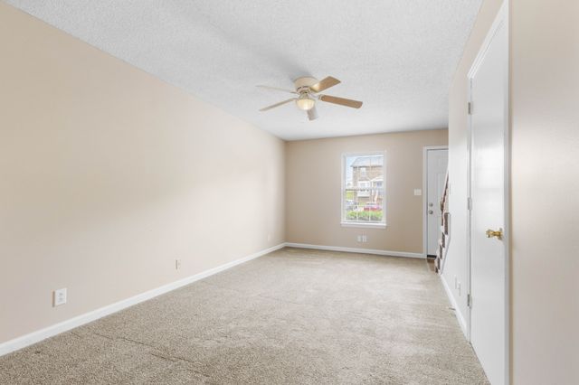 2450 Caroline Dr, Clarksville, TN 37042