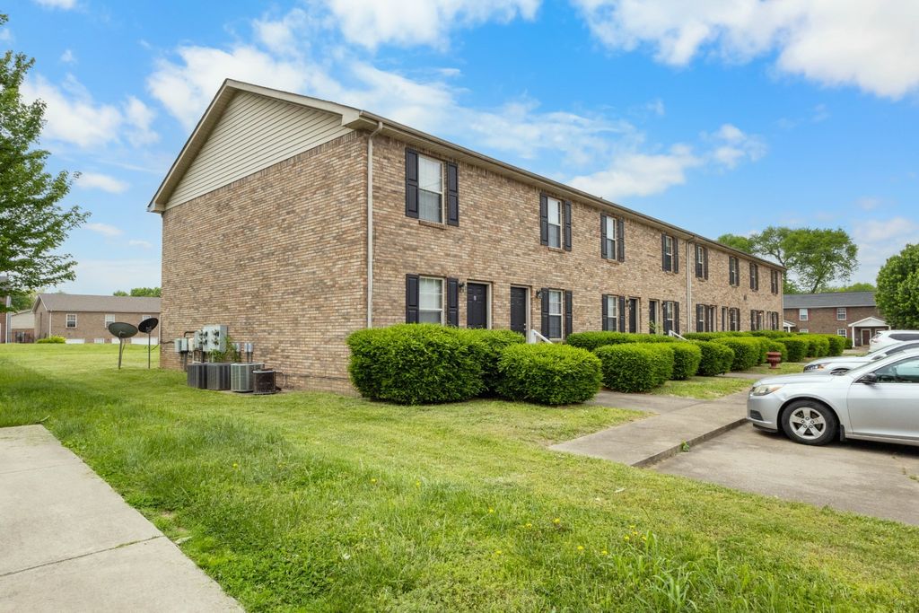 2450 Caroline Dr, Clarksville, TN 37042
