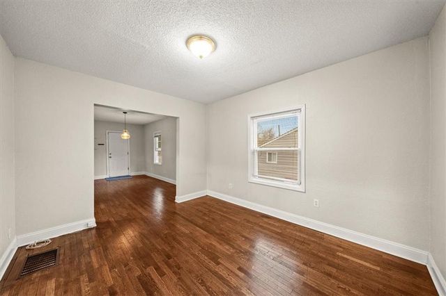 5829 Virginia Avenue, Kansas City, MO 64110