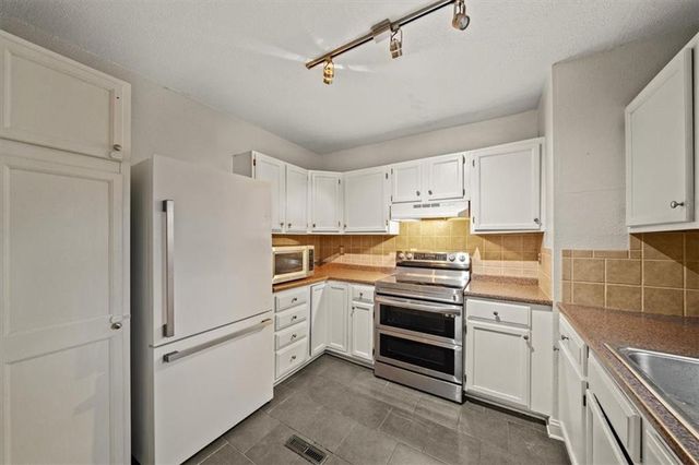 5829 Virginia Avenue, Kansas City, MO 64110