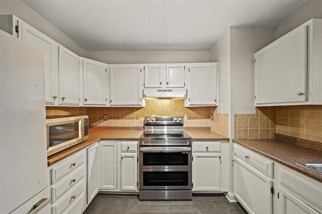 5829 Virginia Avenue, Kansas City, MO 64110