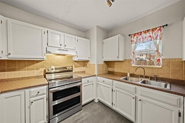 5829 Virginia Avenue, Kansas City, MO 64110