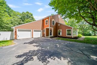 7 Moulton Drive, Londonderry, NH 03053