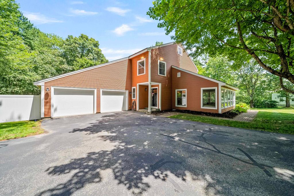7 Moulton Drive, Londonderry, NH 03053