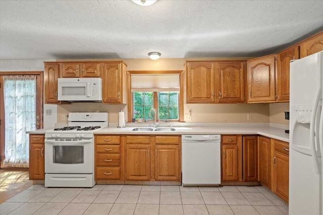 76 Brookhaven Rd, Worcester, MA 01606