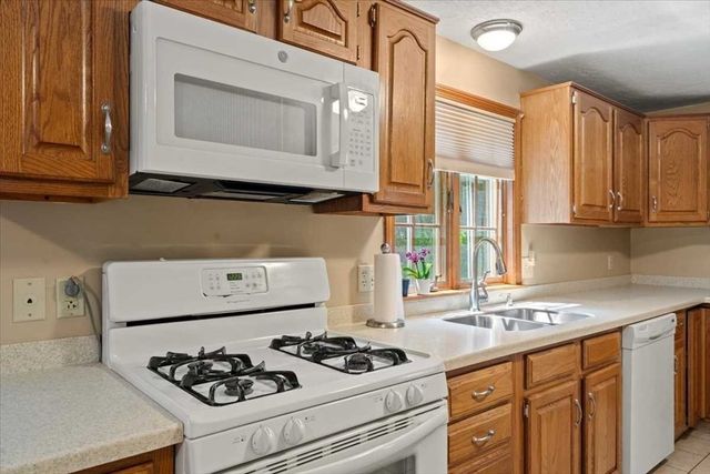76 Brookhaven Rd, Worcester, MA 01606
