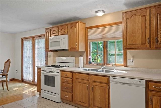 76 Brookhaven Rd, Worcester, MA 01606