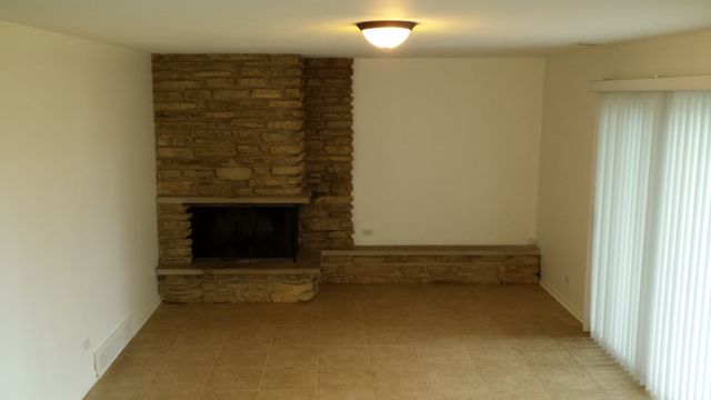 1415 E Rosehill Drive, Arlington Heights, IL 60004
