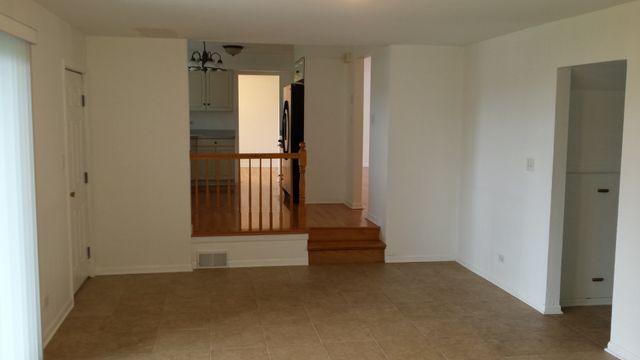1415 E Rosehill Drive, Arlington Heights, IL 60004