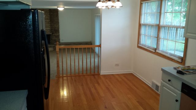 1415 E Rosehill Drive, Arlington Heights, IL 60004