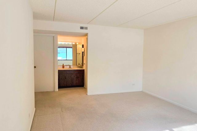 650 Whitney Court 108, Gurnee, IL 60031