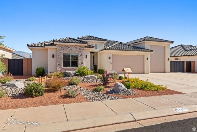 4698 W 3100 S, Hurricane, UT 84737