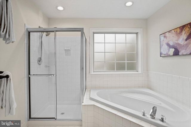 2028 ASHLEIGH WOODS CT, Rockville, MD 20851