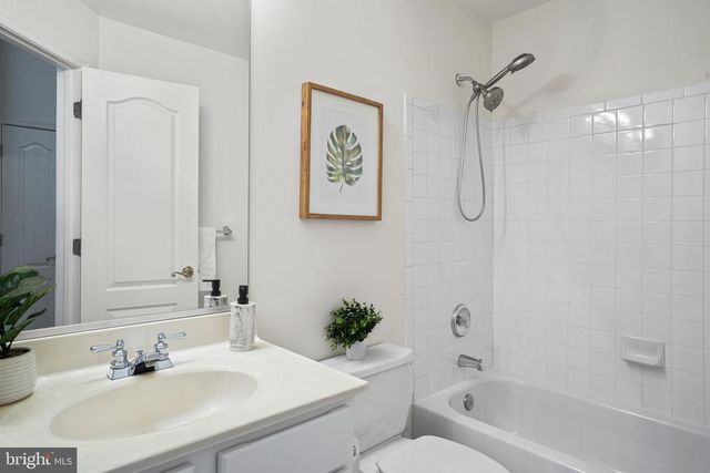 2028 ASHLEIGH WOODS CT, Rockville, MD 20851