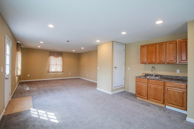 587 Pine Tree Drive, Pineville, MO 64856