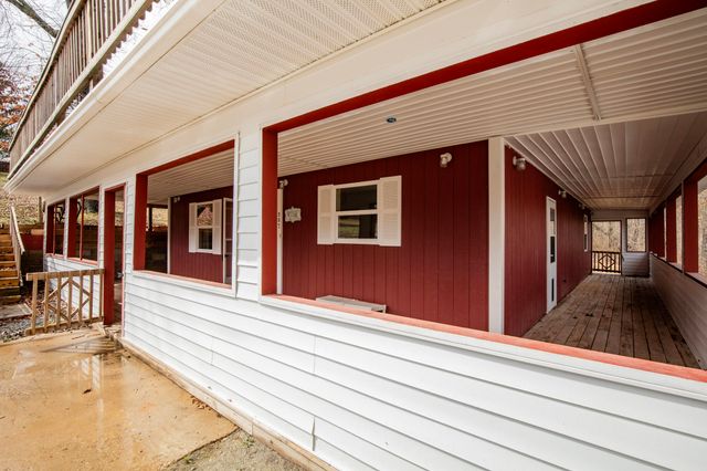 587 Pine Tree Drive, Pineville, MO 64856