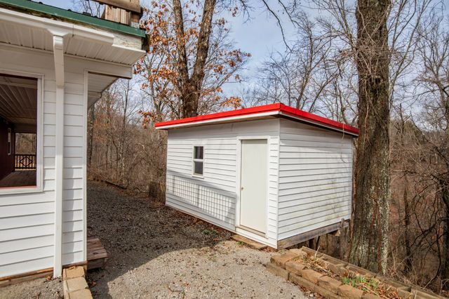 587 Pine Tree Drive, Pineville, MO 64856