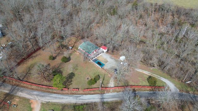 587 Pine Tree Drive, Pineville, MO 64856