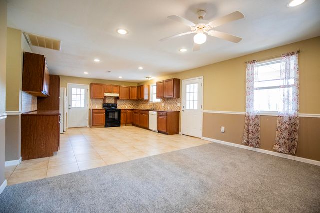 587 Pine Tree Drive, Pineville, MO 64856