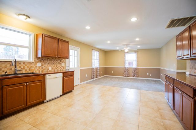 587 Pine Tree Drive, Pineville, MO 64856