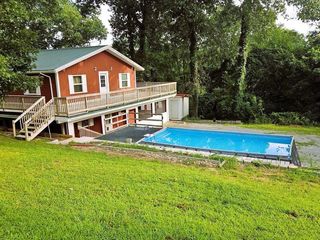 587 Pine Tree Drive, Pineville, MO 64856