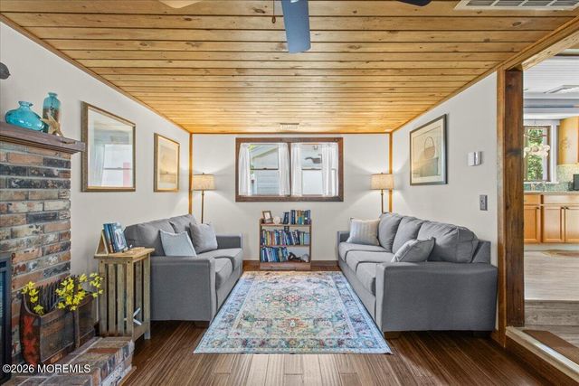 15 Sands Point Drive, Toms River, NJ 08755