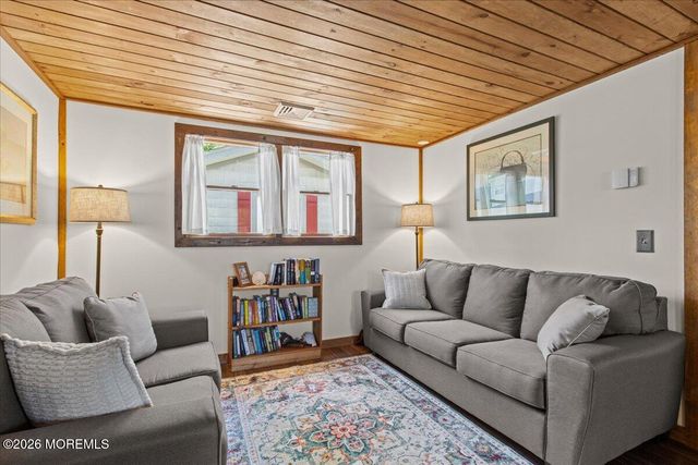 15 Sands Point Drive, Toms River, NJ 08755